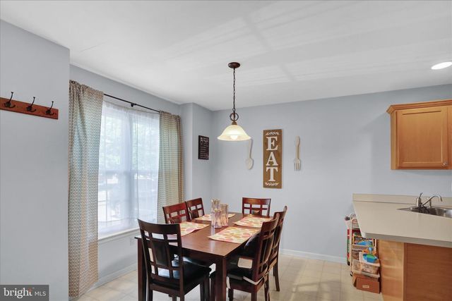 664 WALNUT TREE DR, Blandon, PA 19510