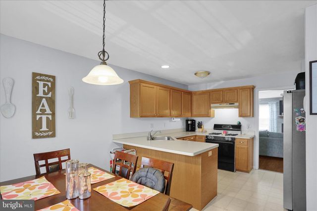 664 WALNUT TREE DR, Blandon, PA 19510