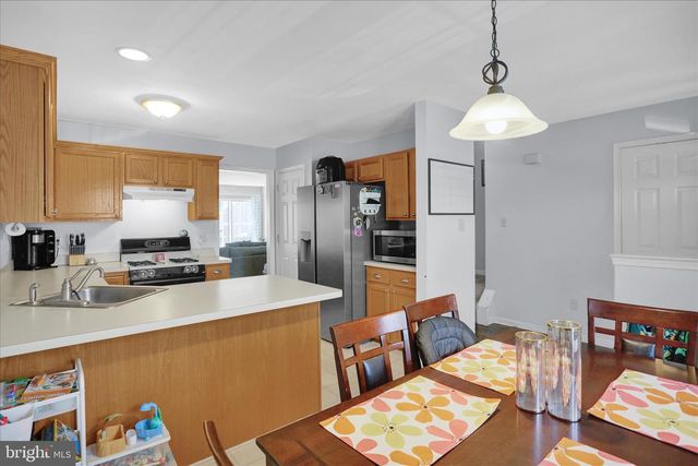 664 WALNUT TREE DR, Blandon, PA 19510
