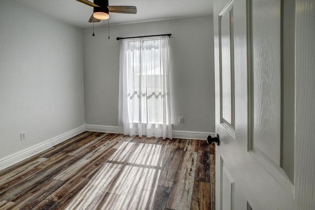 250 Shelley LN, San Marcos, TX 78666