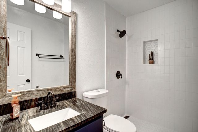 250 Shelley LN, San Marcos, TX 78666