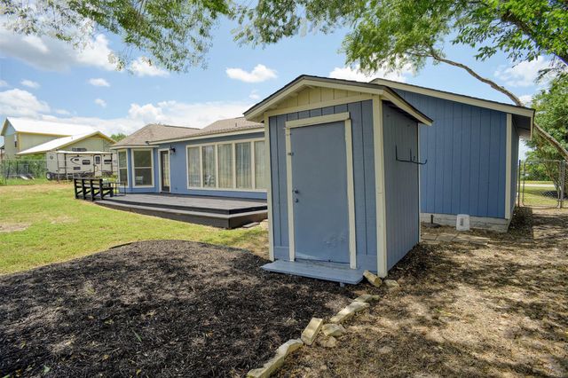 250 Shelley LN, San Marcos, TX 78666