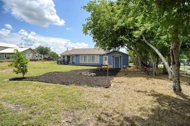 250 Shelley LN, San Marcos, TX 78666