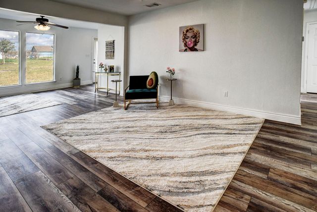 250 Shelley LN, San Marcos, TX 78666