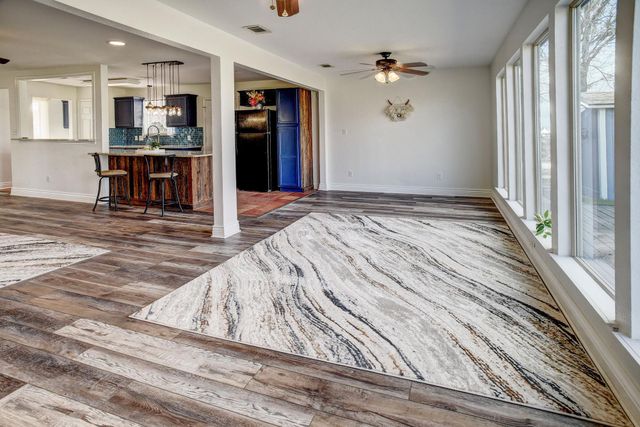 250 Shelley LN, San Marcos, TX 78666