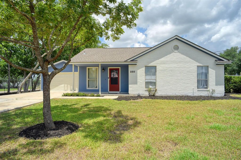 250 Shelley LN, San Marcos, TX 78666