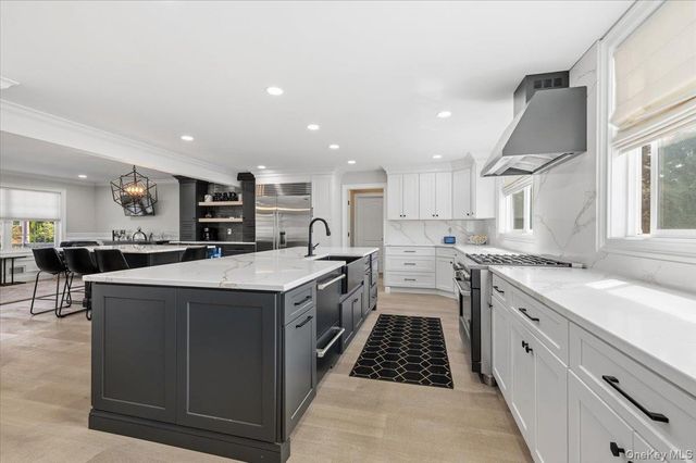111 Charles Street B, Massapequa, NY 11758