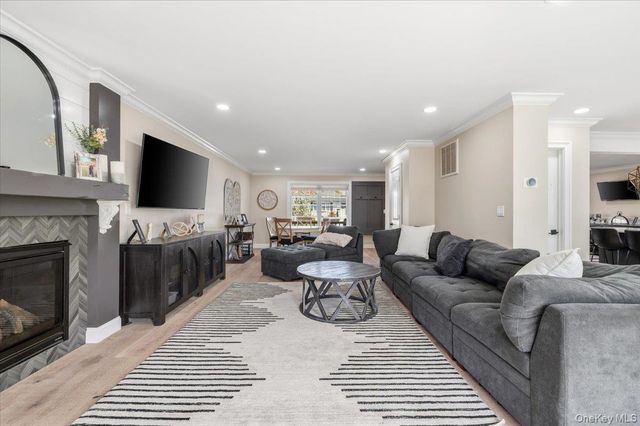 111 Charles Street B, Massapequa, NY 11758