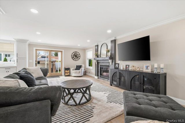 111 Charles Street B, Massapequa, NY 11758