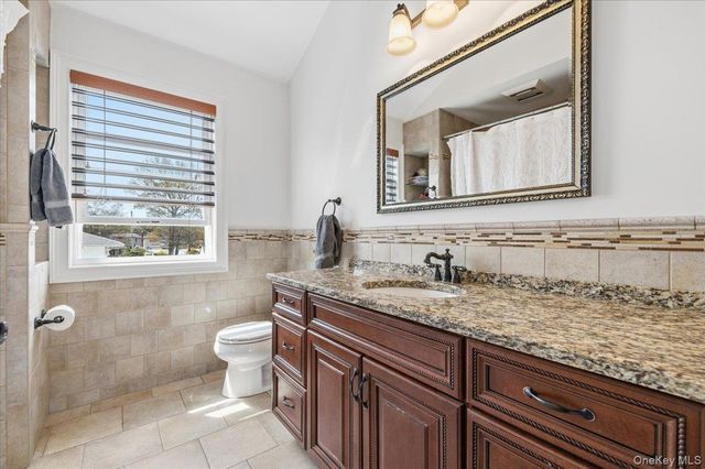111 Charles Street B, Massapequa, NY 11758