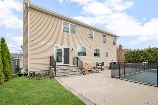 111 Charles Street B, Massapequa, NY 11758
