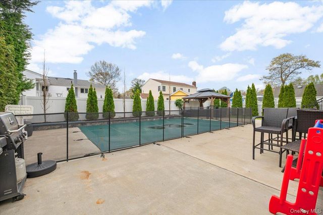 111 Charles Street B, Massapequa, NY 11758