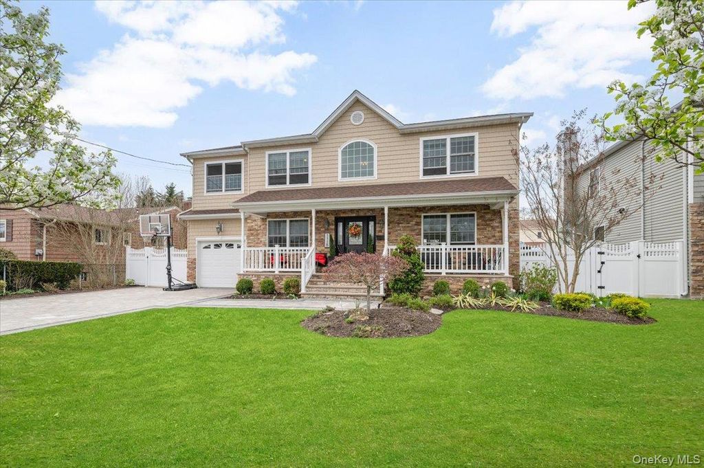 111 Charles Street B, Massapequa, NY 11758