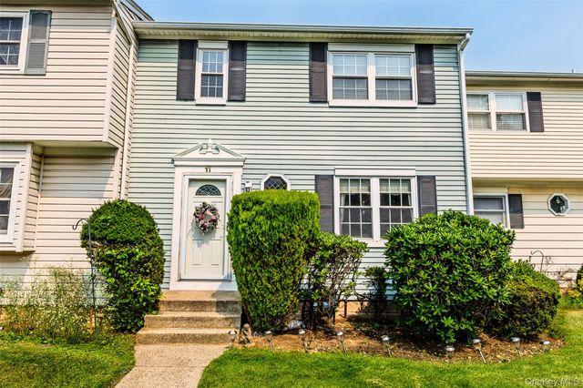 11 Monitor Court, Coram, NY 11727