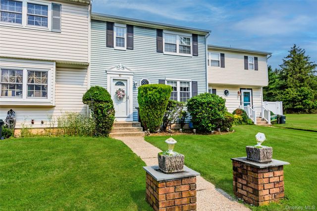 11 Monitor Court, Coram, NY 11727