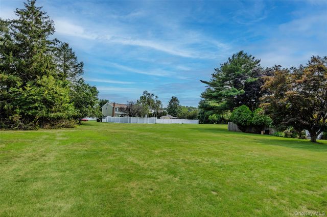 11 Monitor Court, Coram, NY 11727