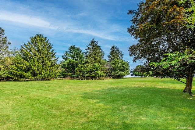 11 Monitor Court, Coram, NY 11727