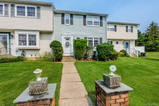 11 Monitor Court, Coram, NY 11727