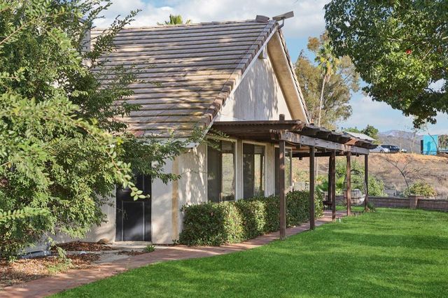 26086 Bear Valley Heights Road 4, Escondido, CA 92027