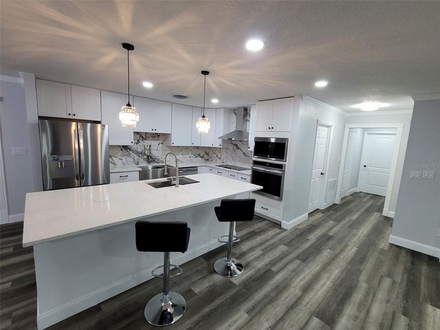 4002 THONOTOSASSA ROAD, Plant City, FL 33565