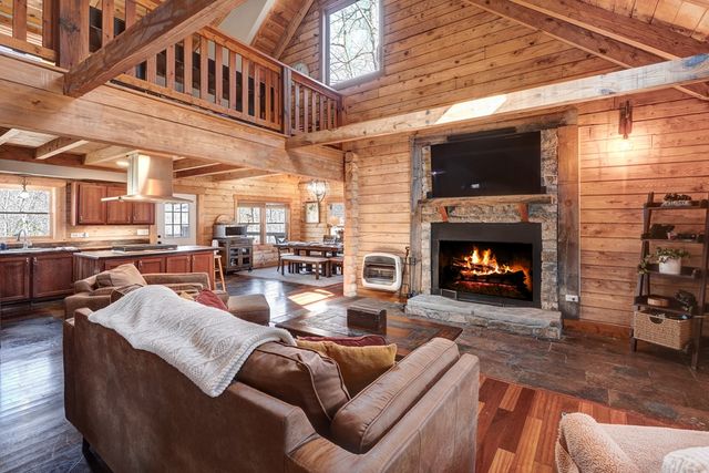 15 Mount Laurel Way, Blue Ridge, GA 30513