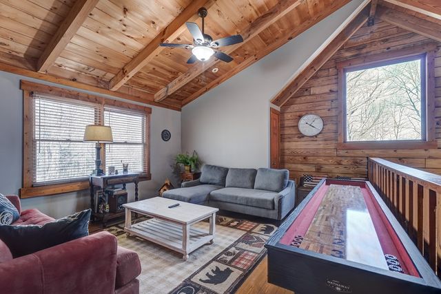 15 Mount Laurel Way, Blue Ridge, GA 30513