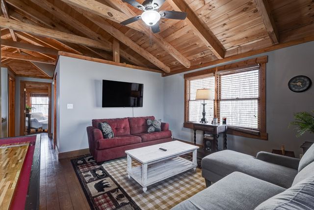 15 Mount Laurel Way, Blue Ridge, GA 30513