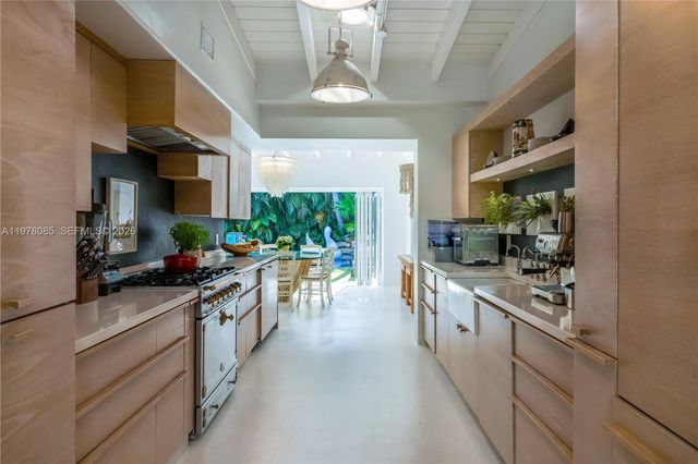330 Gulf Rd, Key Biscayne, FL 33149
