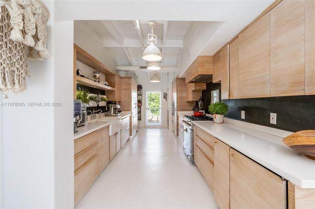 330 Gulf Rd, Key Biscayne, FL 33149