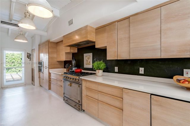 330 Gulf Rd, Key Biscayne, FL 33149