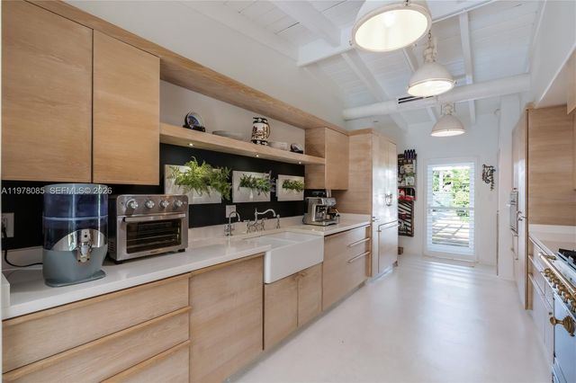 330 Gulf Rd, Key Biscayne, FL 33149