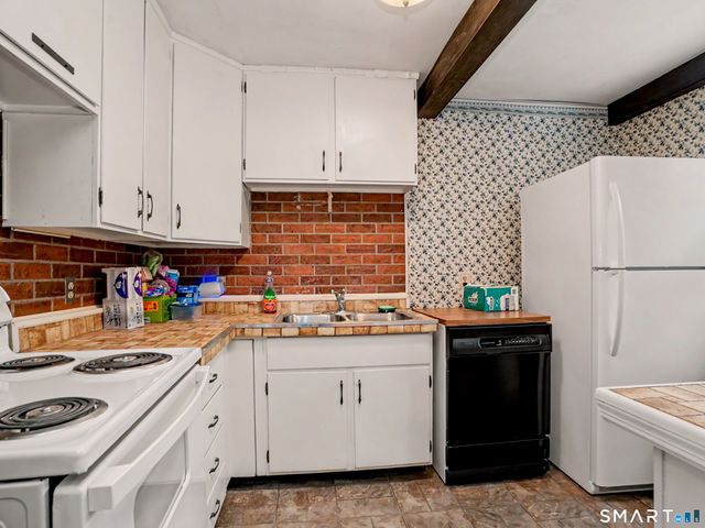 11 Hale Drive, Ansonia, CT 06401