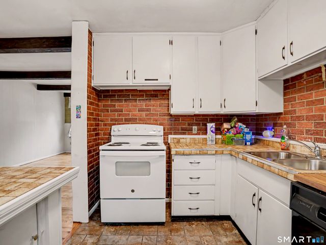 11 Hale Drive, Ansonia, CT 06401