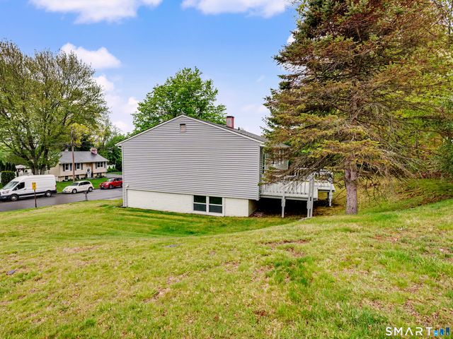 11 Hale Drive, Ansonia, CT 06401