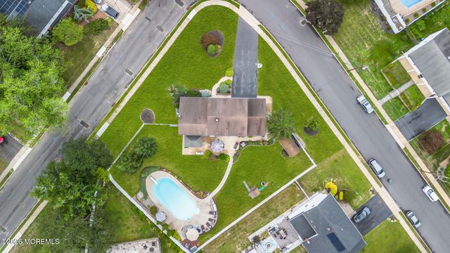 1 Meadowbrook Drive, Howell, NJ 07731
