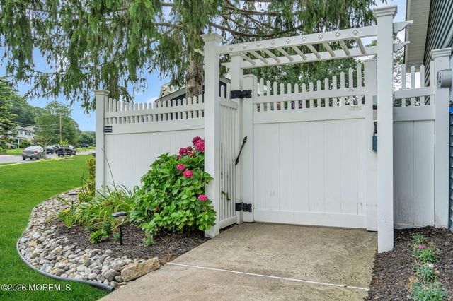 1 Meadowbrook Drive, Howell, NJ 07731