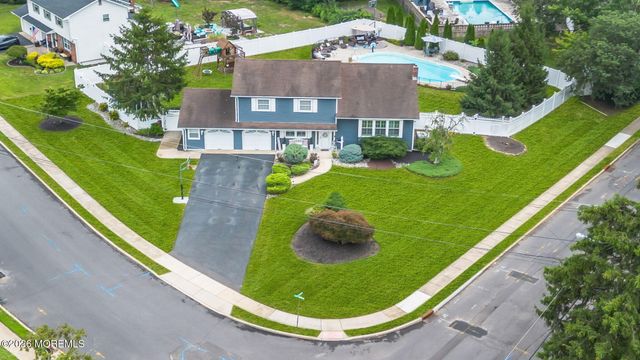 1 Meadowbrook Drive, Howell, NJ 07731