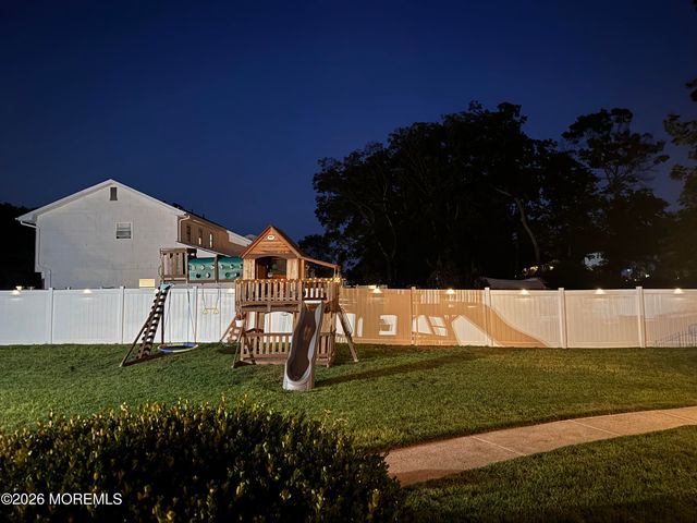 1 Meadowbrook Drive, Howell, NJ 07731