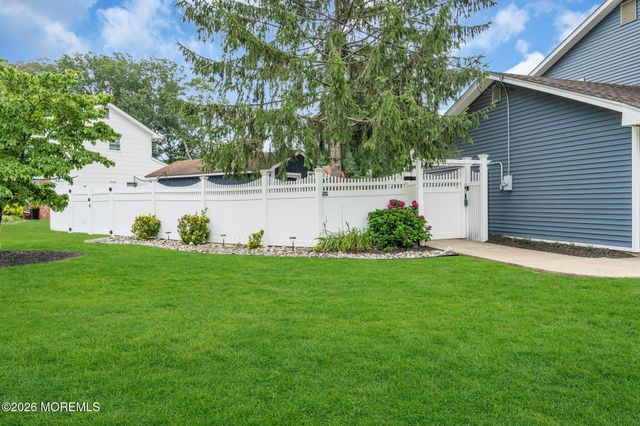 1 Meadowbrook Drive, Howell, NJ 07731