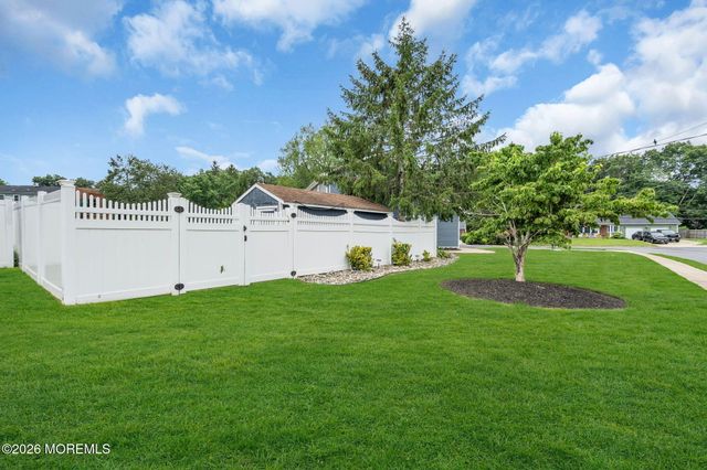 1 Meadowbrook Drive, Howell, NJ 07731