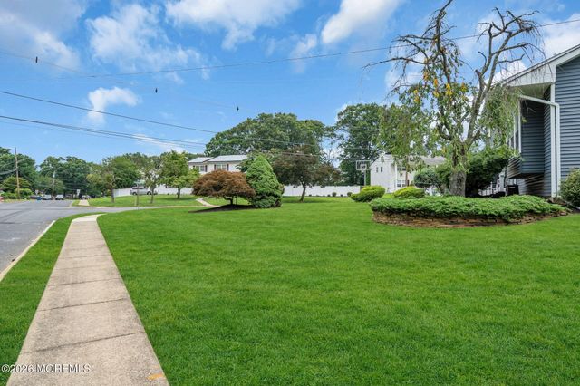 1 Meadowbrook Drive, Howell, NJ 07731
