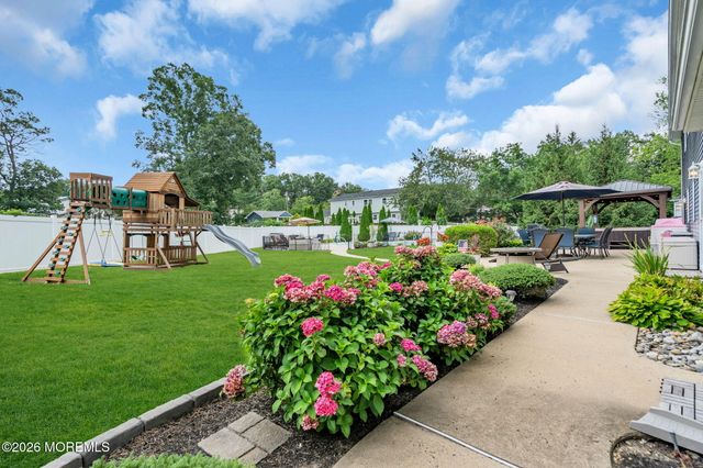 1 Meadowbrook Drive, Howell, NJ 07731