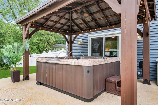 1 Meadowbrook Drive, Howell, NJ 07731