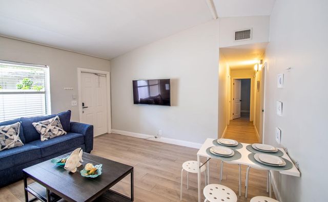24 SW 4th Ave, Delray Beach, FL 33444