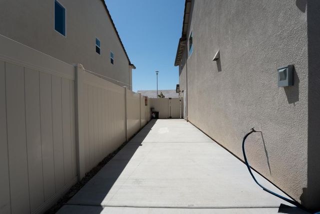 7705 Forestdale Way, Elk Grove, CA 95758