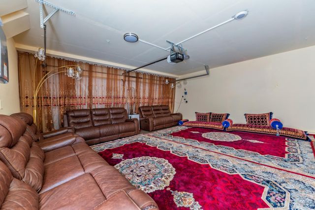 7705 Forestdale Way, Elk Grove, CA 95758