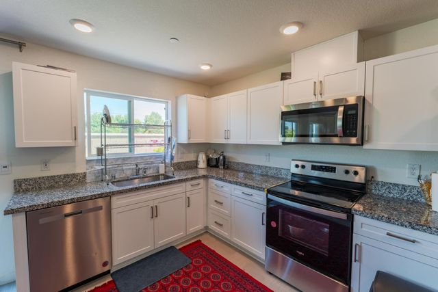 7705 Forestdale Way, Elk Grove, CA 95758