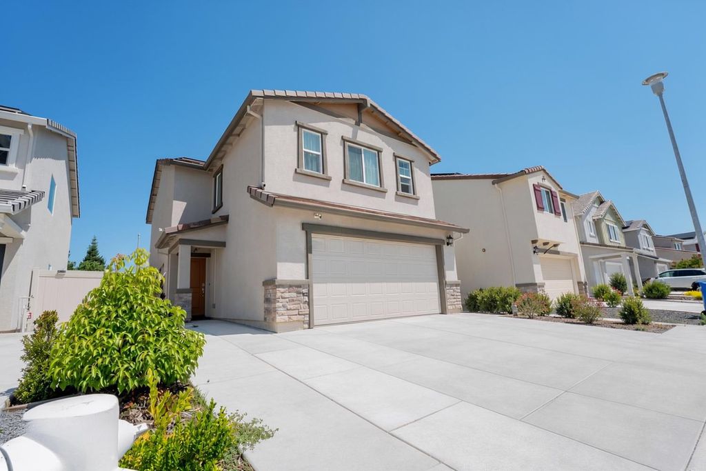 7705 Forestdale Way, Elk Grove, CA 95758