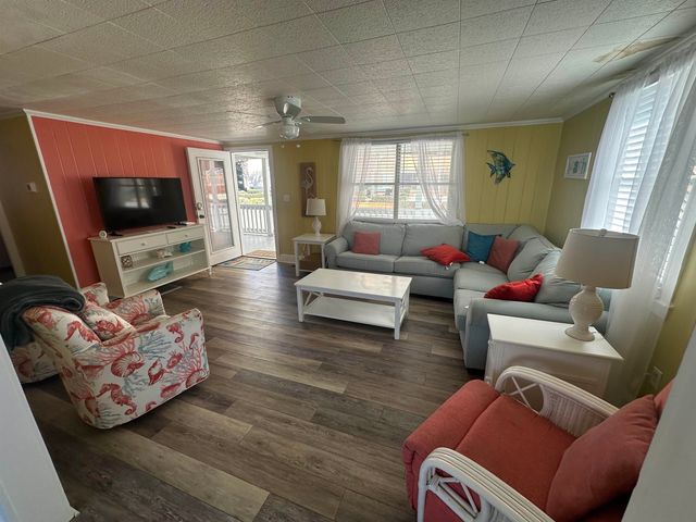 205 5th Ave. S, North Myrtle Beach, SC 29582