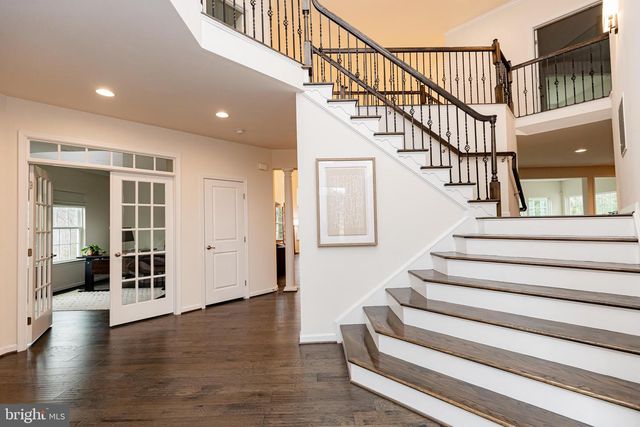 8835 CHRISANTHE CT, Fairfax Station, VA 22039